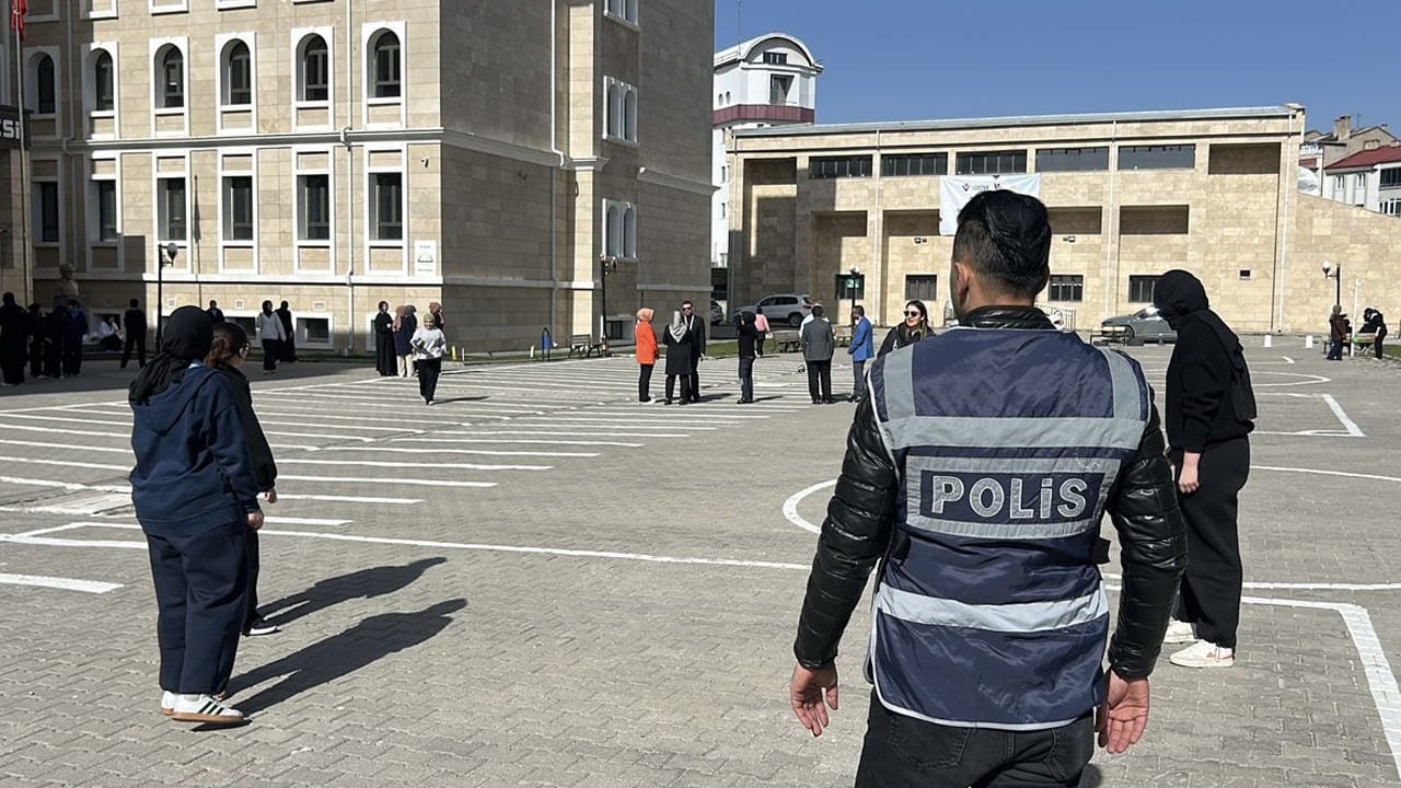 Vanlı Veliler Tedirgin Çocuklarımızı Okula Korkuyla Gönderiyoruz (5)