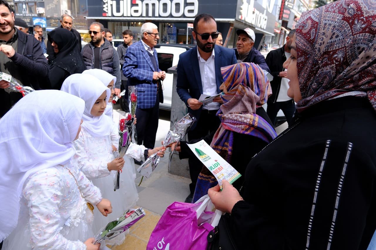 Vanlılar Mevlid I Nebi’ye Güllerle Davet Edildi (13)