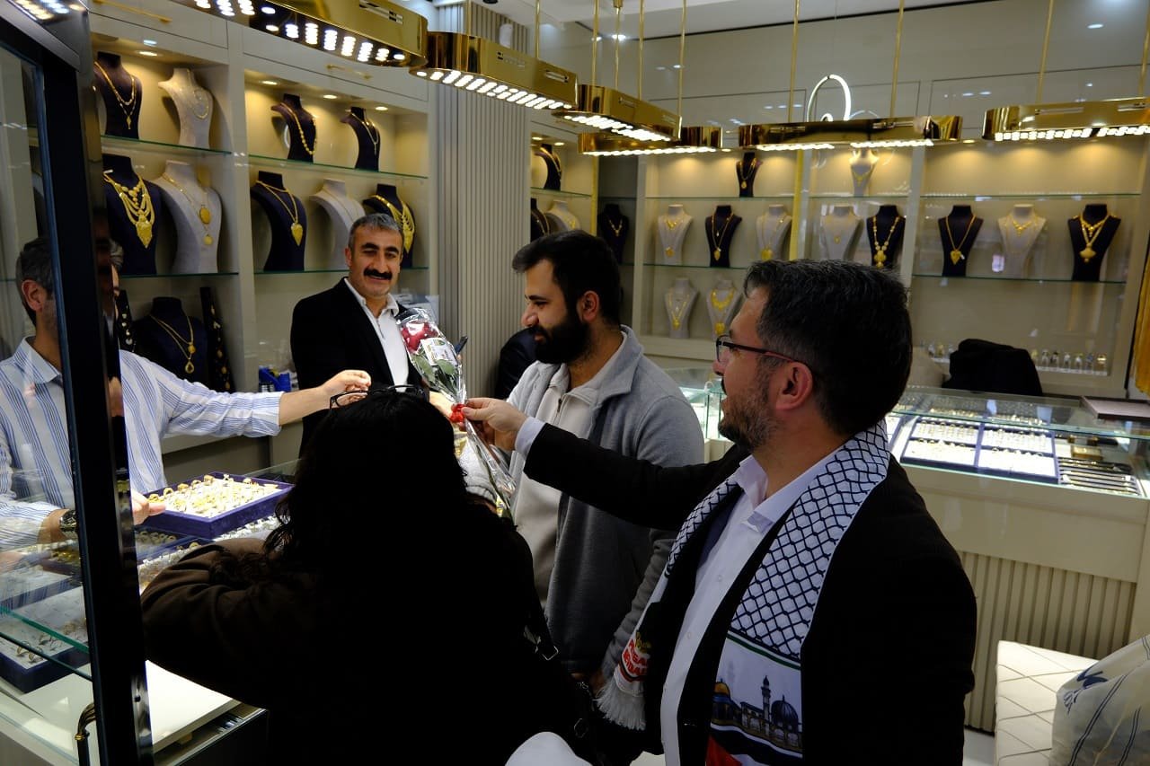 Vanlılar Mevlid I Nebi’ye Güllerle Davet Edildi (15)