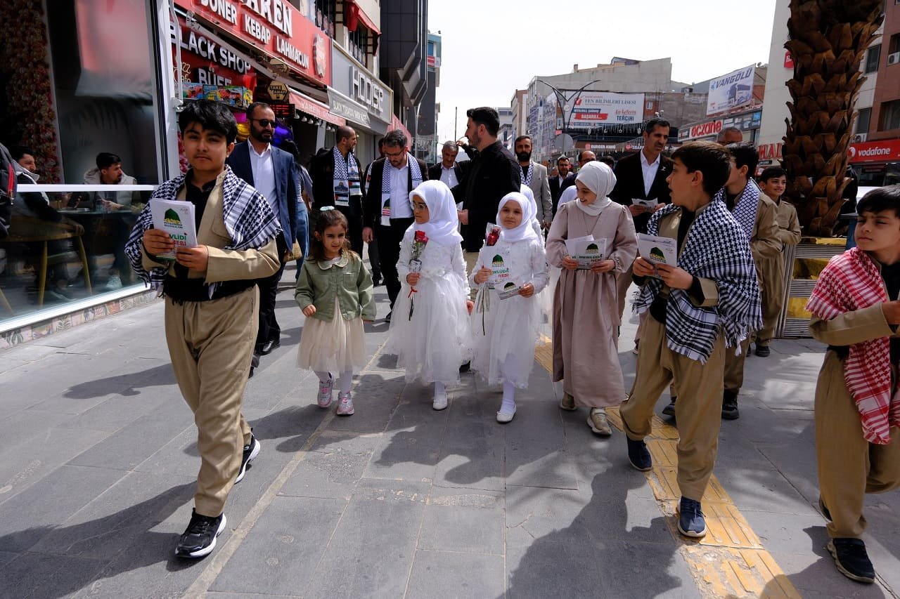 Vanlılar Mevlid I Nebi’ye Güllerle Davet Edildi (18)