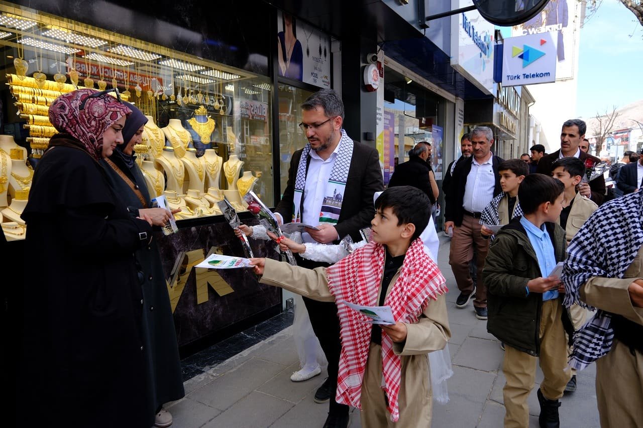 Vanlılar Mevlid I Nebi’ye Güllerle Davet Edildi (7)