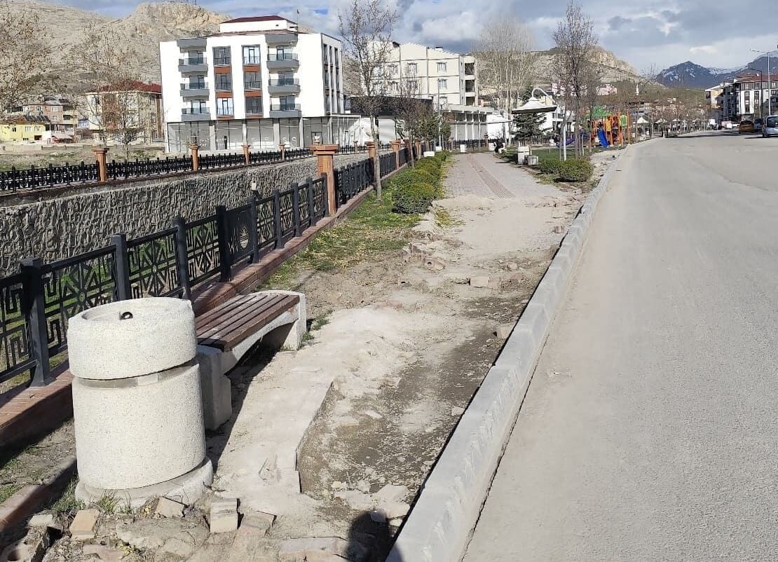 Akköprü Parkı Onarım Bekliyor (1)