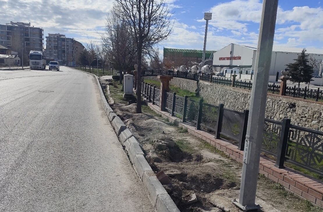 Akköprü Parkı Onarım Bekliyor (2)