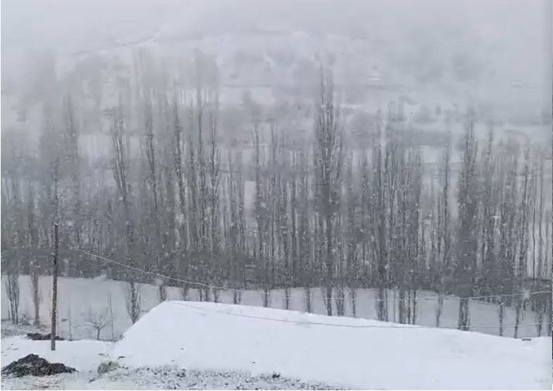Bahar Beklerken Kış Geldi Yüksekova'da Kar Yağışı Etkili Oldu 1