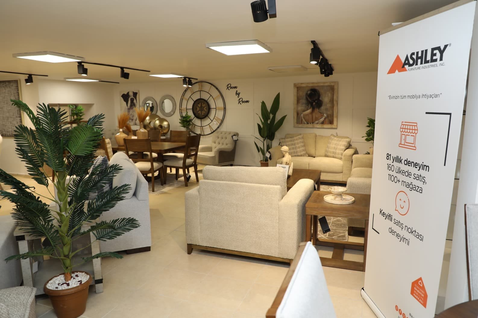 Dünyaca Ünlü Mobilya Markası Ashley, Van’da Hizmete Açıldı (3)
