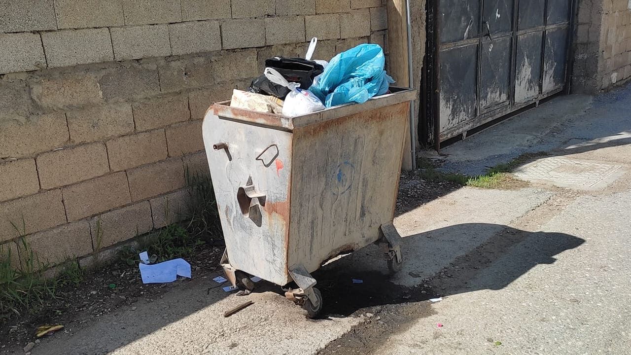 İpekyolu’nda Konteynerler Taştı, Sokaklar Çöplüğe Döndü (1)