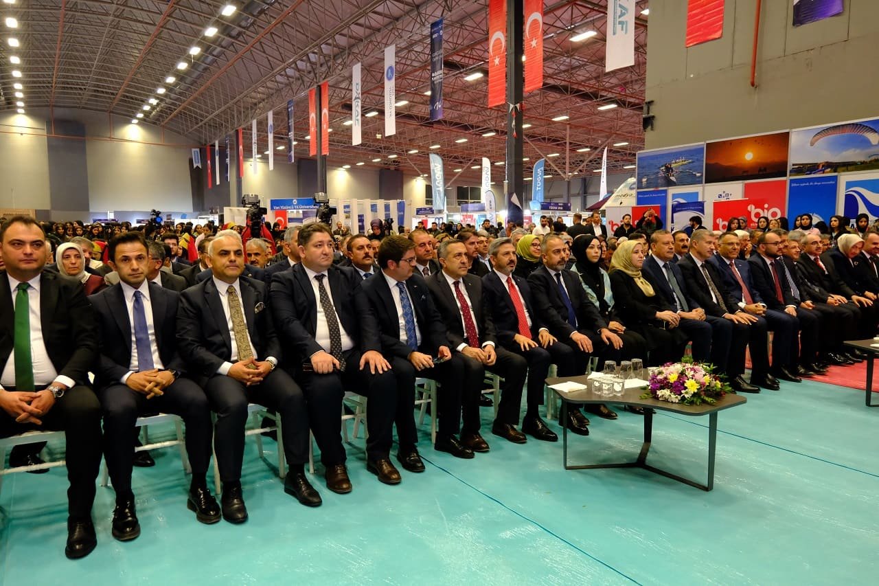 Van Dakaf’26 Yoğun Katılımla Başladı (1)