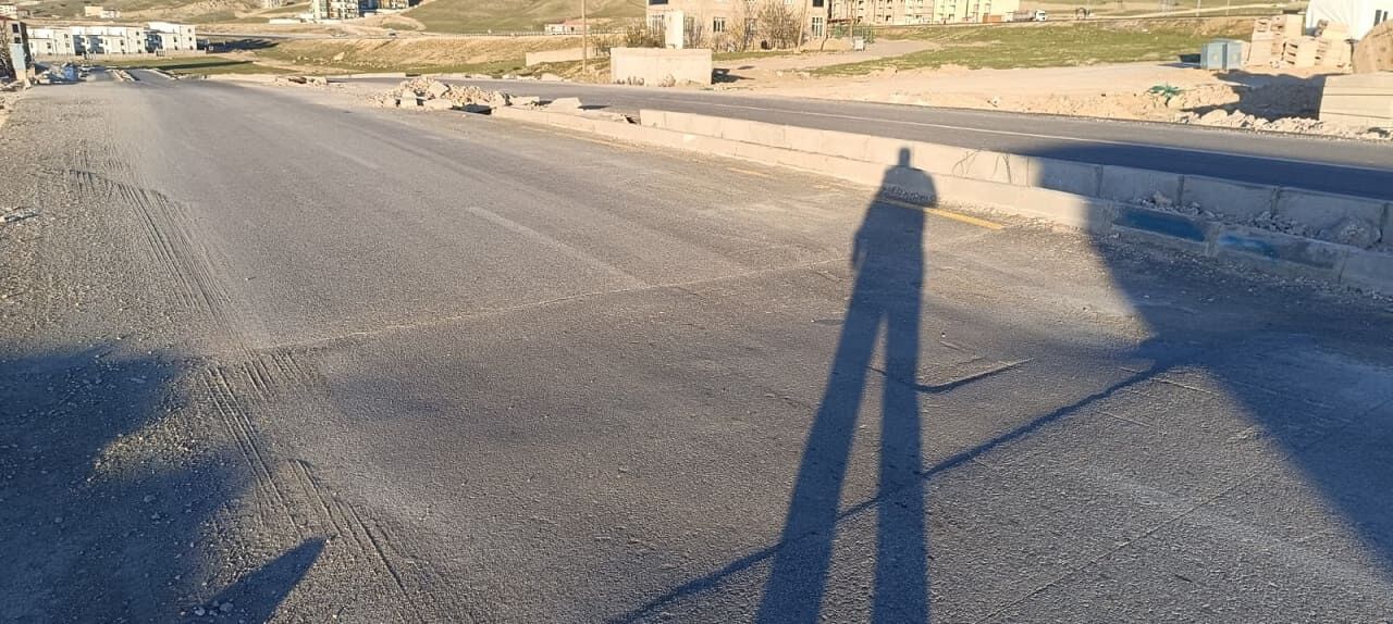 Van Elmalık Yolu 6 Ay Dayanabildi! (2)-1