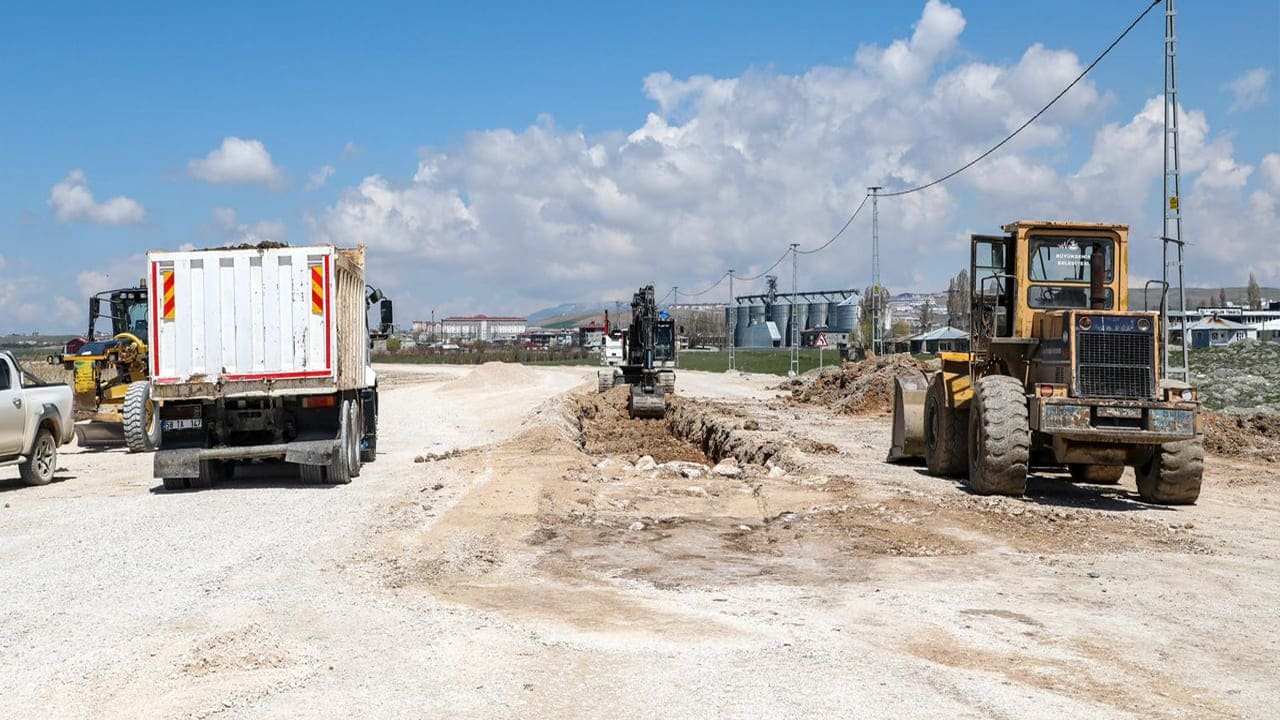 Van Gölü Sahil Yolu Projesi’nin Son Etabında Çalışmalar Sürüyor (3)