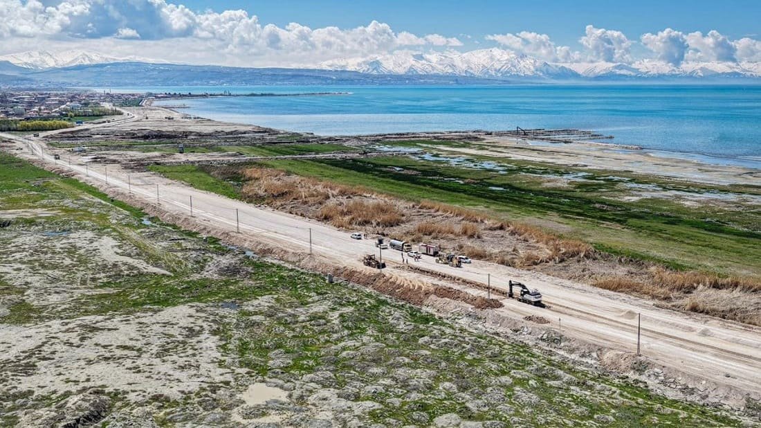 Van Gölü Sahil Yolu Projesi’nin Son Etabında Çalışmalar Sürüyor (4)