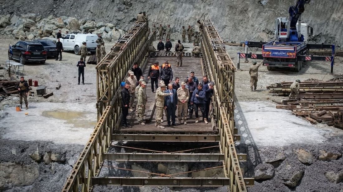 Van Hakkari Karayolunda Panel Köprü Kuruluyor (1)