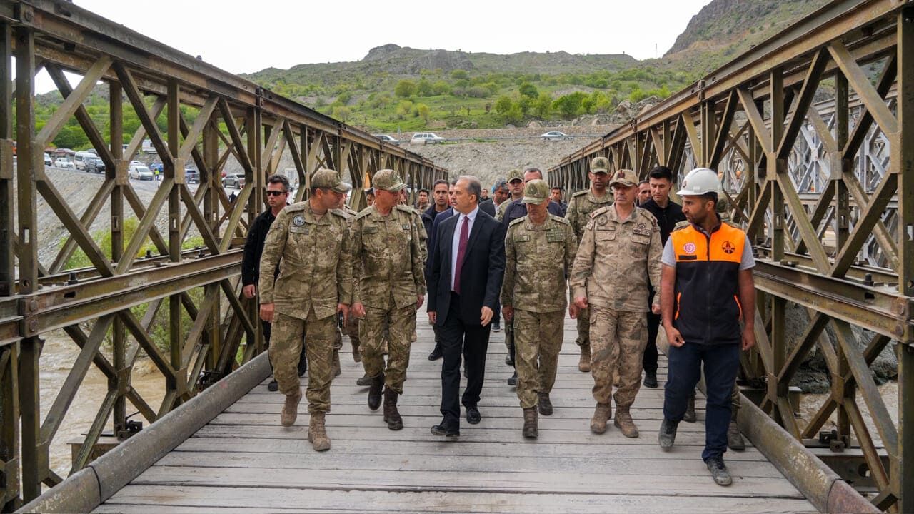 Van Hakkari Yolunda Ikinci Panel Köprü Tamamlandı (2)