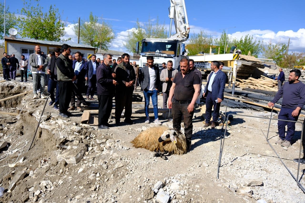 Van Medresetü’z Zehra Kız Kur’an Kursu’nun Temeli Atıldı (12)