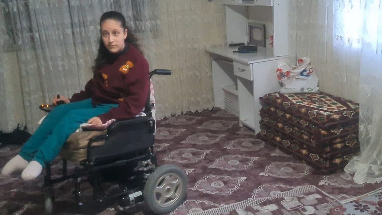 Van Umut Kervanı Derneği’nden Engelli Genç Kıza Akülü Sandalye Desteği (1)