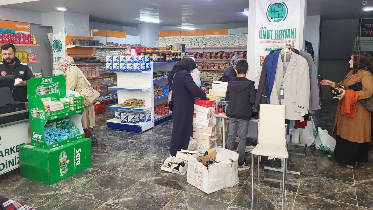 Van Umut Kervanı, Ihtiyaç Sahibi Ailelere Yardımda Bulundu (1)