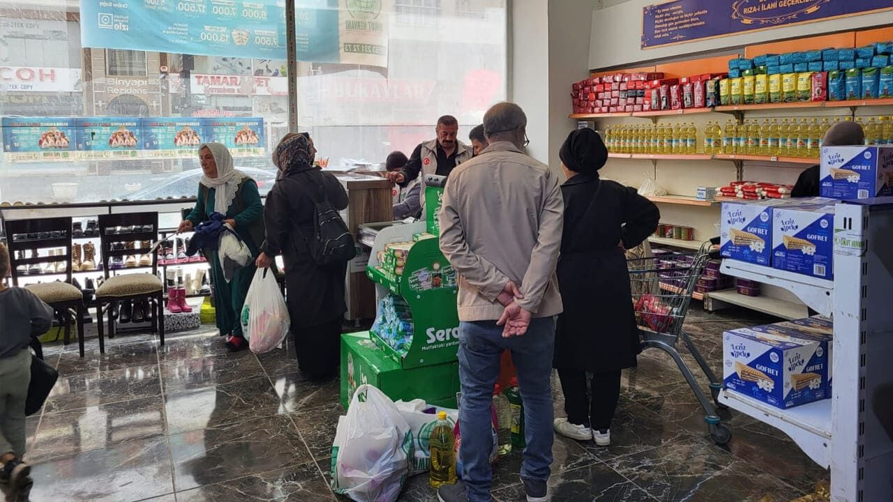 Van Umut Kervanı, Ihtiyaç Sahibi Ailelere Yardımda Bulundu (9)