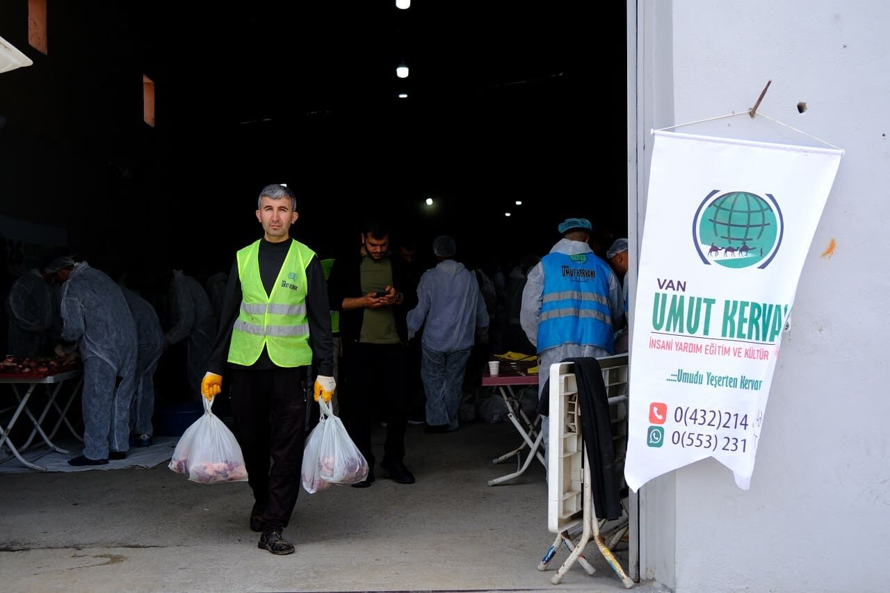 Van Umut Kervanı’ndan Toplu Kurban Kesimi! (14)