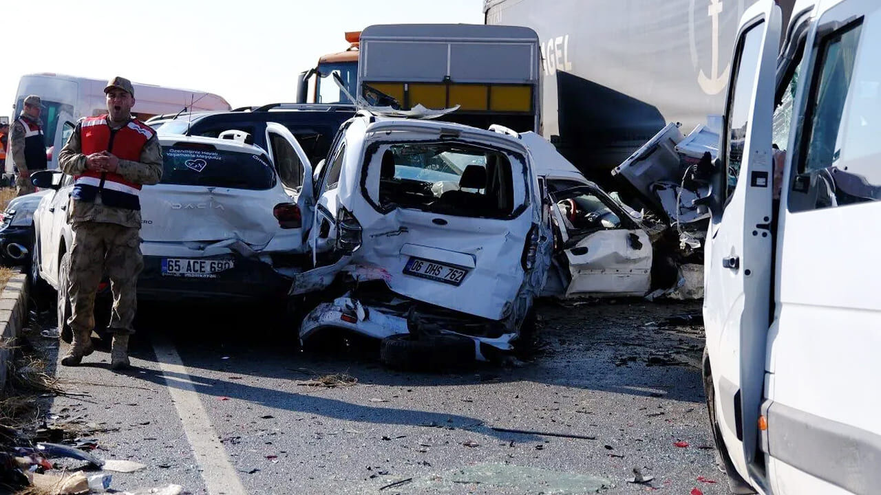 Van’da 3 Kişi Hayatını Kaybetti, 672 Kişi Yaralandı (1)