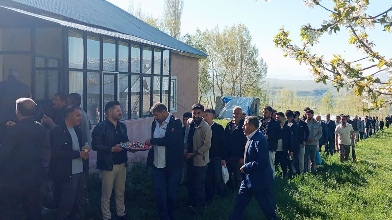 Van’da Asırlık Bayramlaşma Geleneği Sürüyor (6)