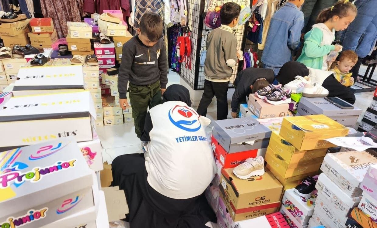 Van’da Bayram Öncesi Yetim Çocukların Yüzü Güldü (4)