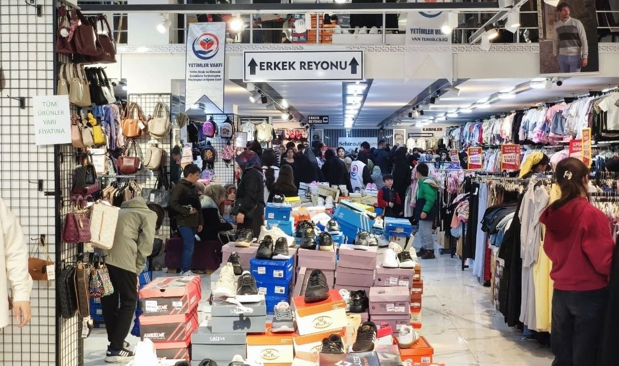 Van’da Bayram Öncesi Yetim Çocukların Yüzü Güldü (7)
