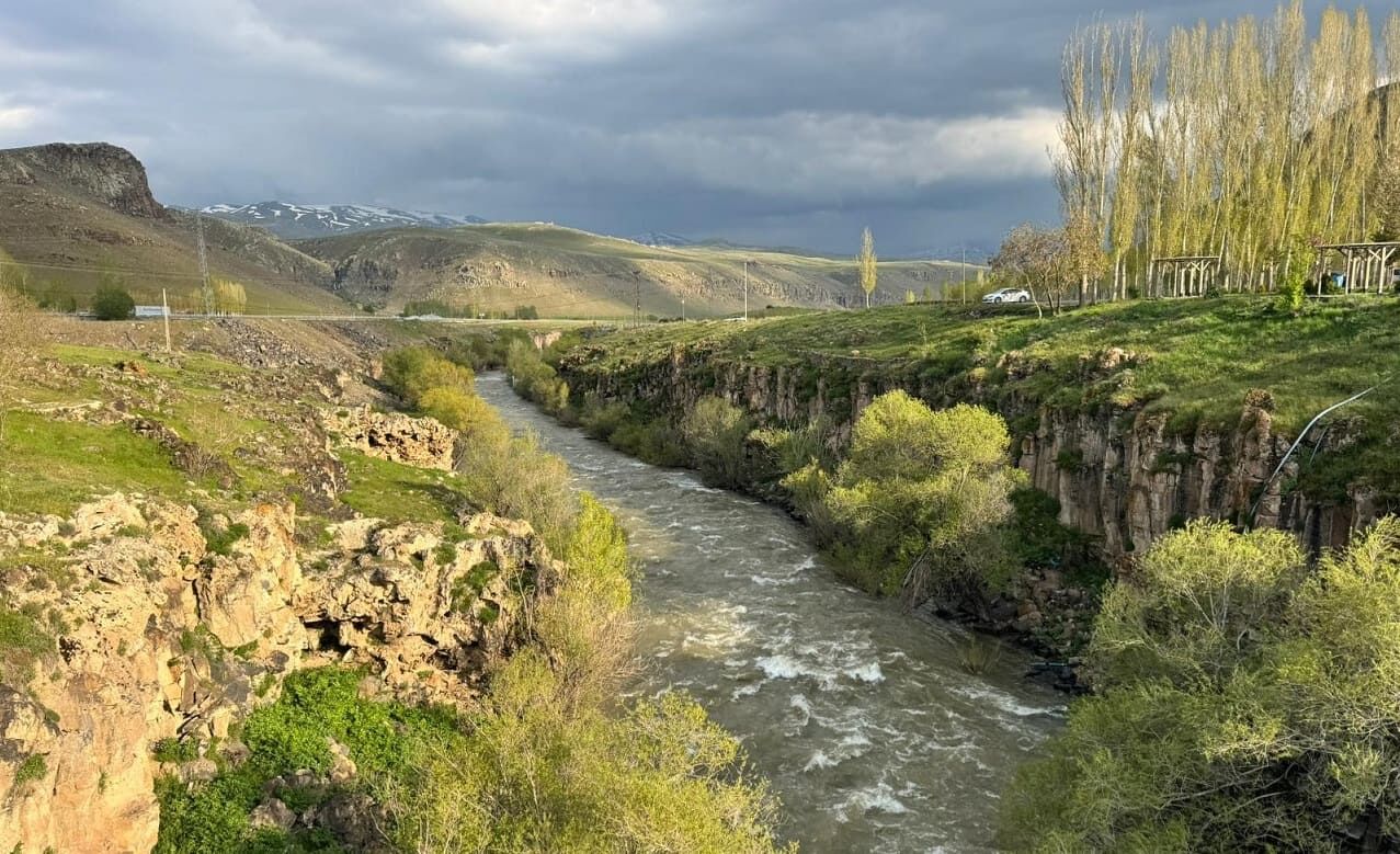 Van’da Doğa Yeniden Canlandı Muradiye Şelalesi Coştu (2)