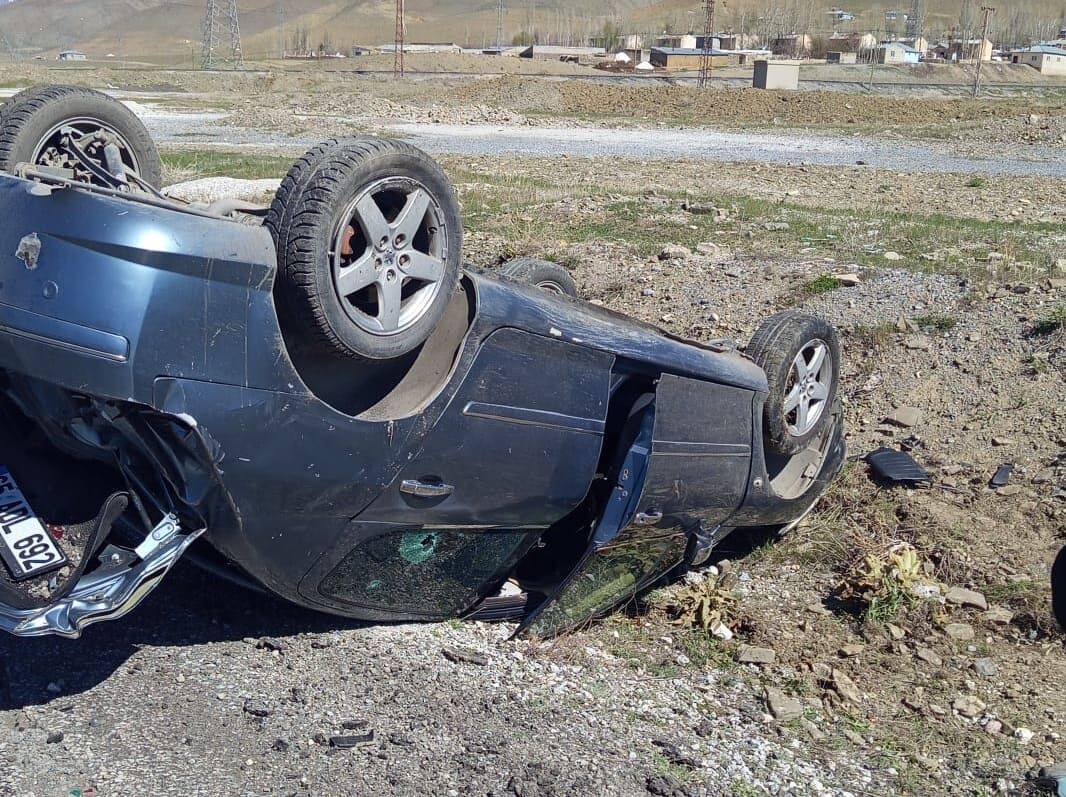 Van’da Kontrolden Çıkan Araç Takla Attı! (2)
