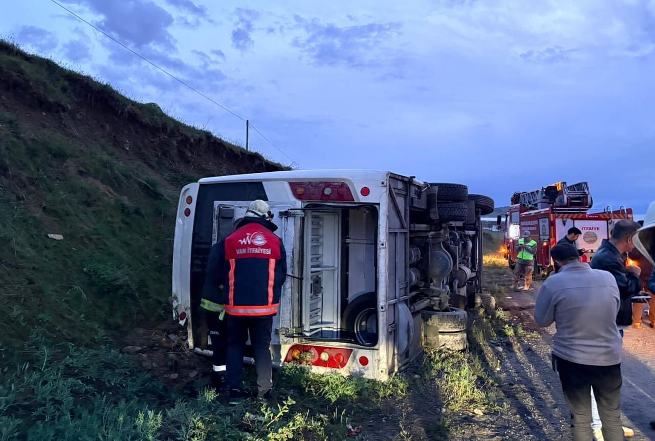 Van’da Midibüs Devrildi! (1)-1