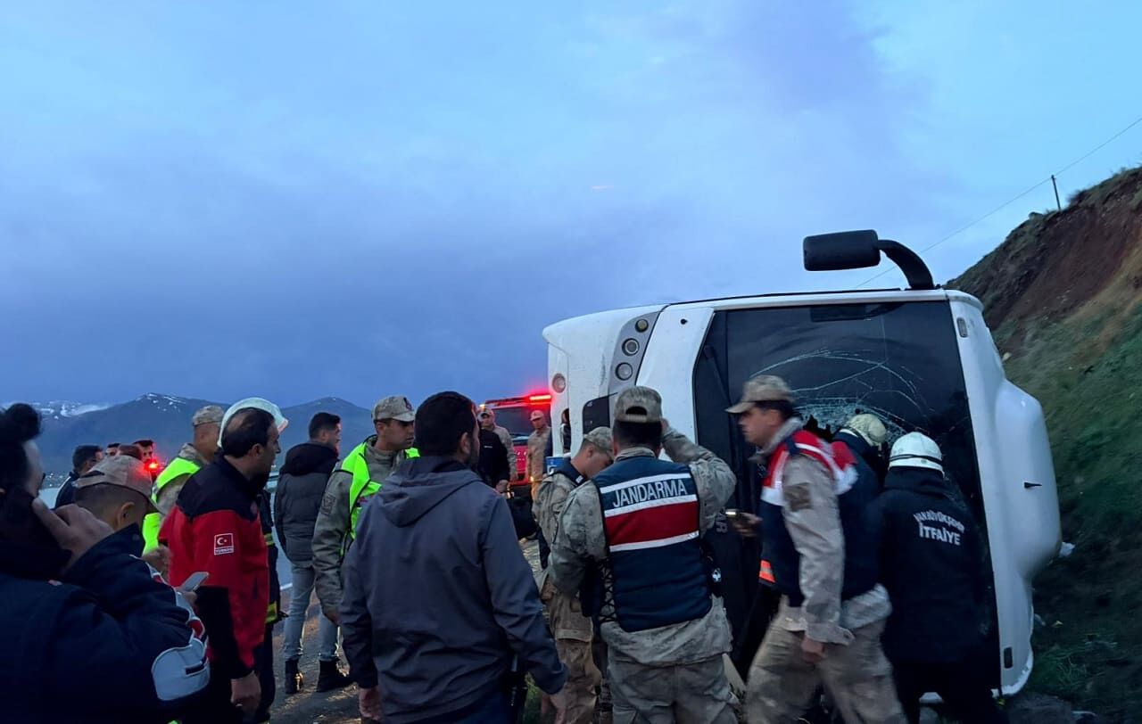 Van’da Midibüs Devrildi! (4)-1