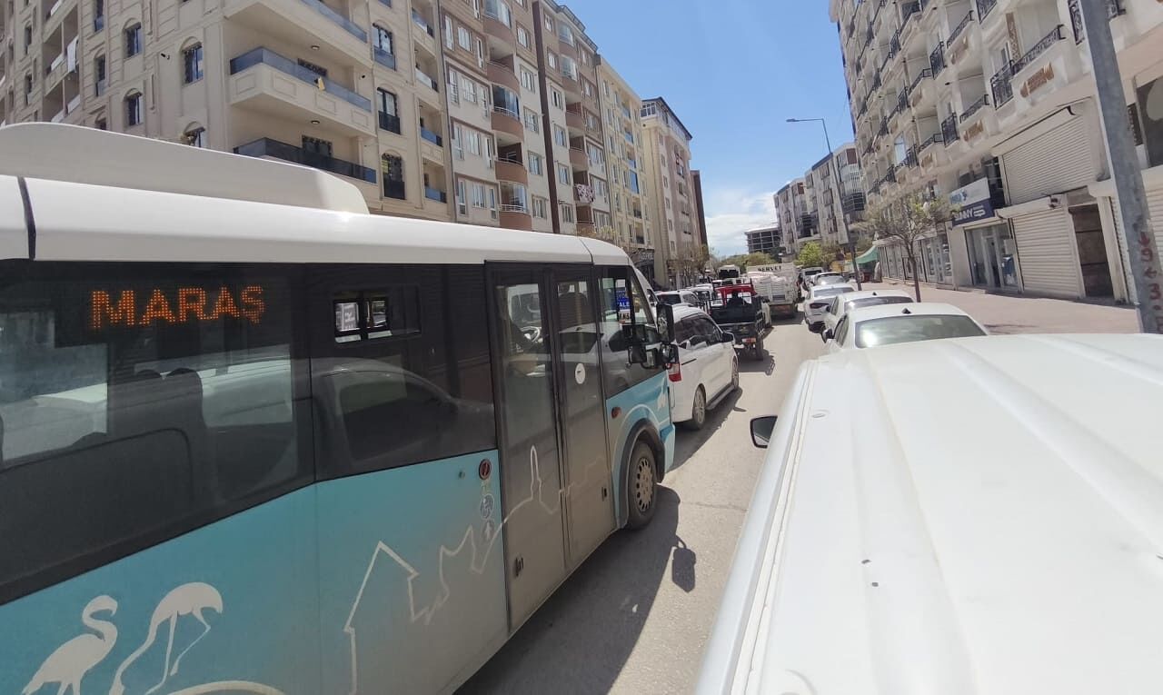 Van’da Seyyar Satıcılar Yol Kapatarak Oturma Eylemi Başlattı! (4)