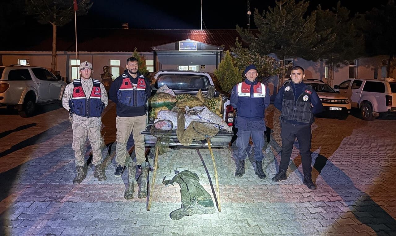 Van’da Yüzlerce Kilo Inci Kefali Ele Geçirildi! (2)