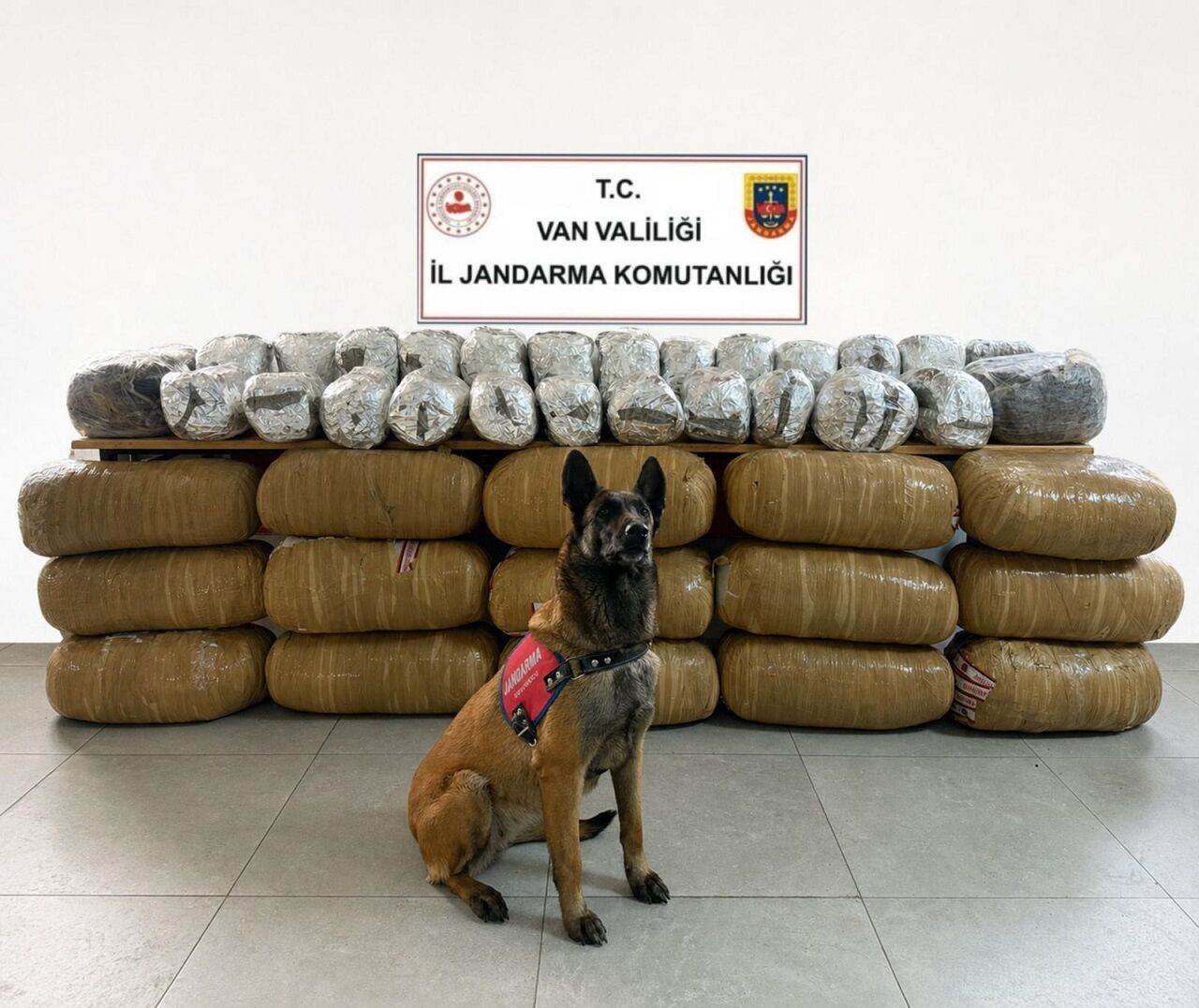 Van'da Zehir Tacirlerine Büyük Darbe! 443 Kilo Ele Geçirildi (1)