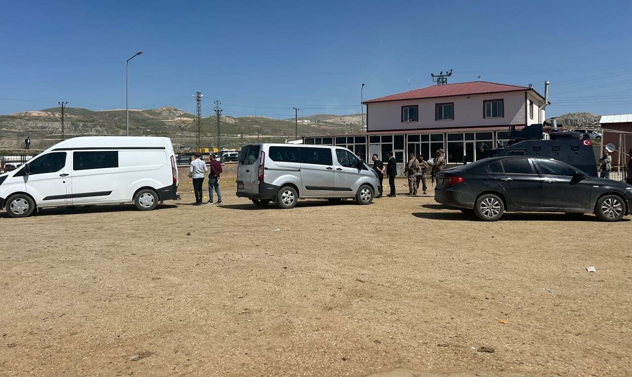 Van'daki Kavganın Bilançosu Belli Oldu 1 Ölü, 13 Yaralı (3)