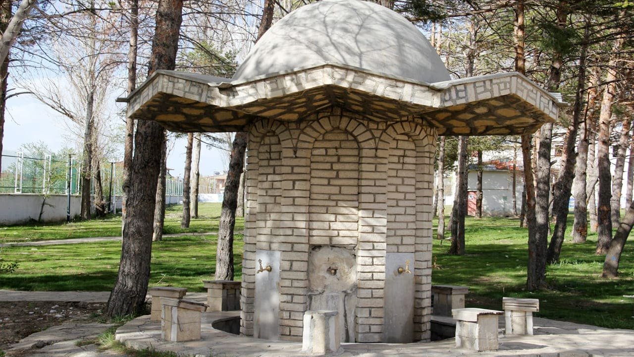 Van’daki Parklar Vandallar Tarafından Tahrip Ediliyor (2)