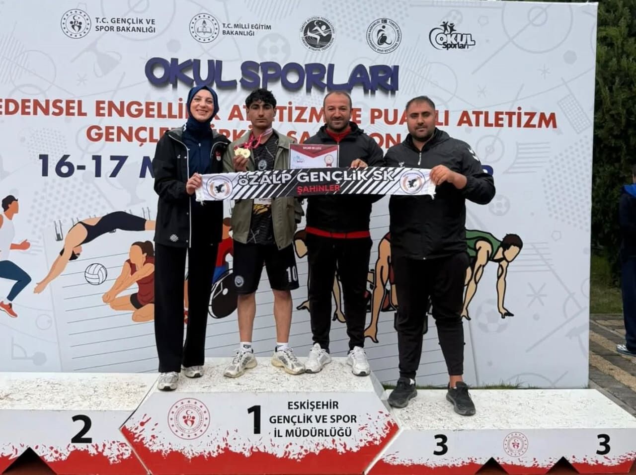 Vanlı Sporcudan 2 Günde 2 Altın Madalya! (2)