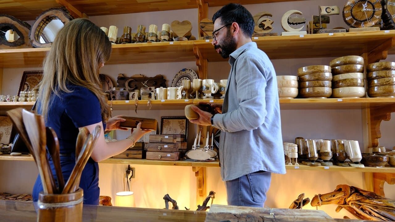 Bahçesaray’ın Ceviz Ağaçları Sanat Eserine Dönüşüyor! (13)