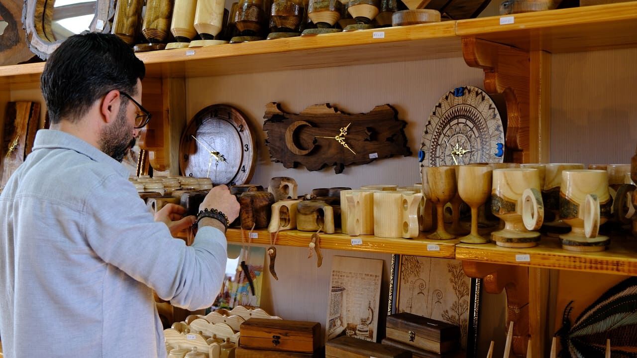 Bahçesaray’ın Ceviz Ağaçları Sanat Eserine Dönüşüyor! (14)