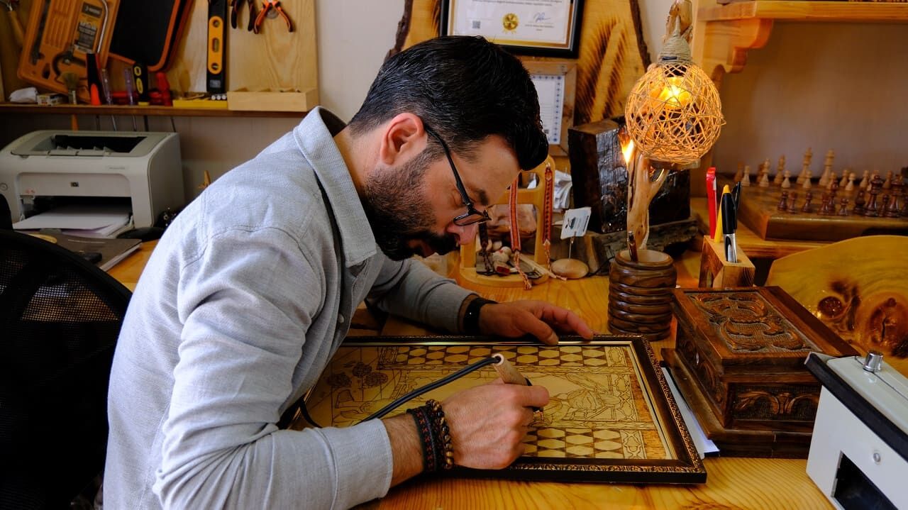 Bahçesaray’ın Ceviz Ağaçları Sanat Eserine Dönüşüyor! (8)
