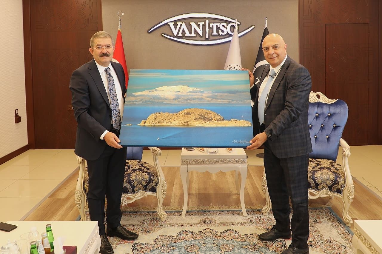 Ermenistan’dan Van’a Ilk Ziyaret! (1)