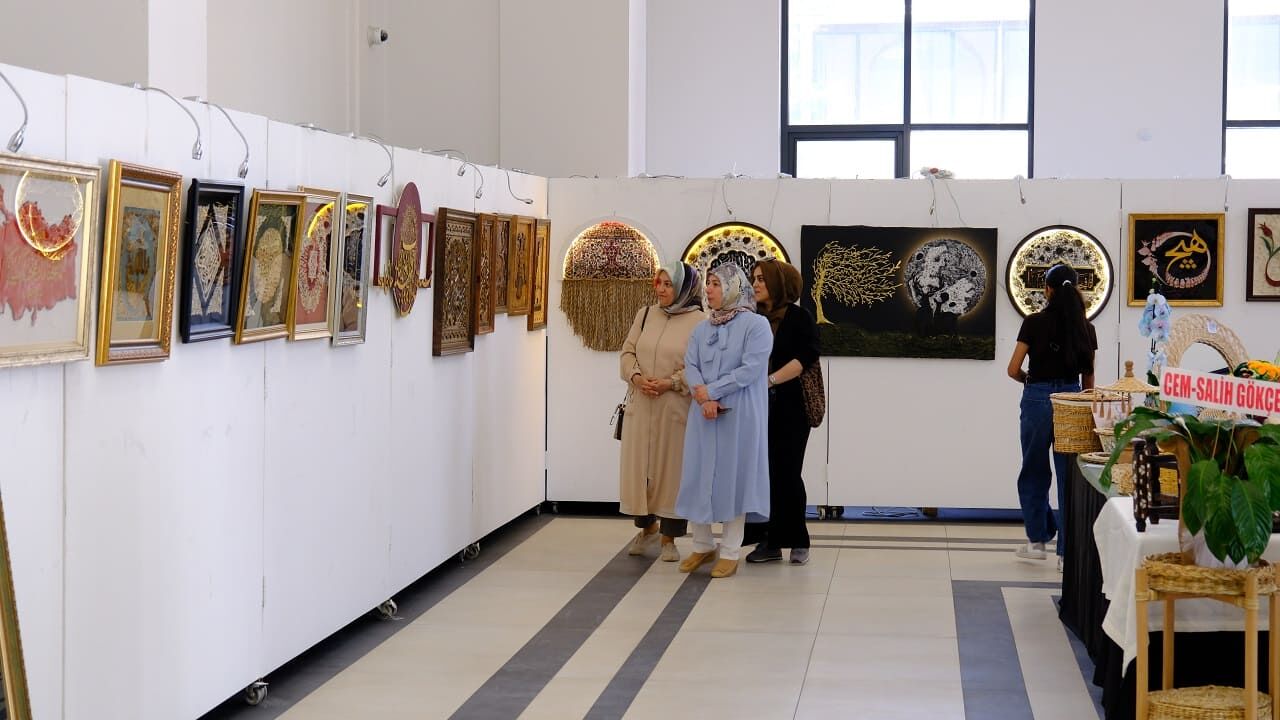 Geleneksel El Sanatlarını Yaşatmayı Amaçlayan Sergi, Vanlı Sanatseverlerden Yoğun Ilgi Görüyor (3)