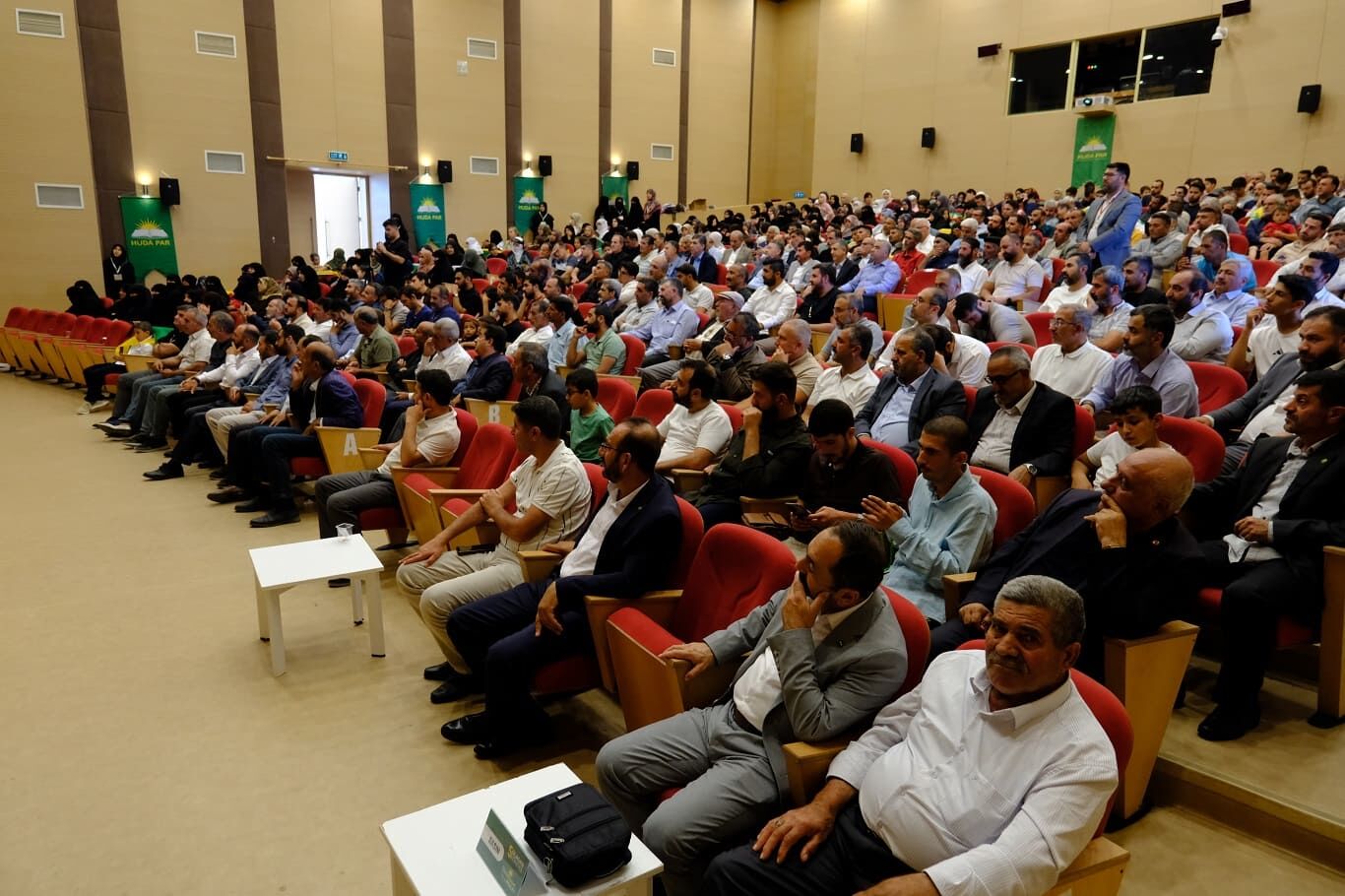 Hüda Par Erciş İlçe Kongresi'nde Kazım Bilici Güven Tazeledi (13)