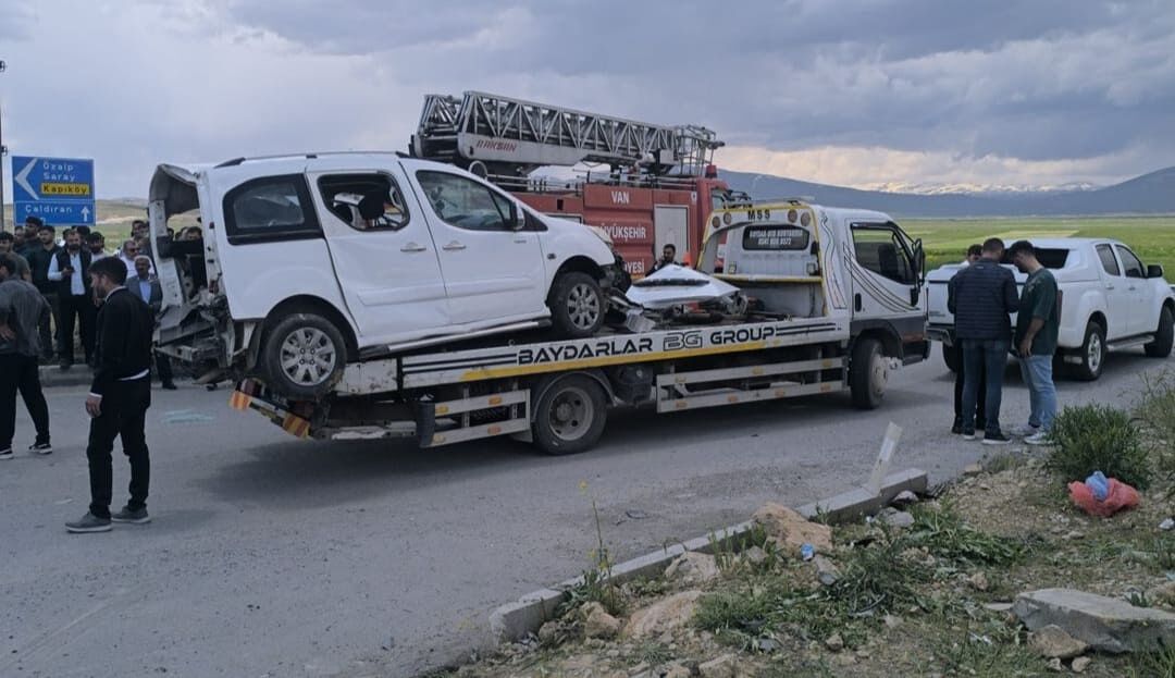 Van'da 4 kişinin hayatını kaybettiği kazayla ilgili açıklama2