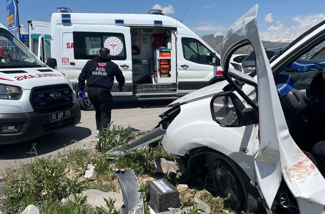 Van'da 4 kişinin hayatını kaybettiği kazayla ilgili açıklama