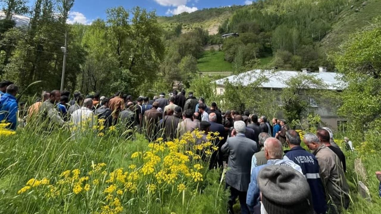 Müküs Çayı’nda Hayatını Kaybeden Genç, Bahçesaray’da Son Yolculuğuna Uğurlandı (1)