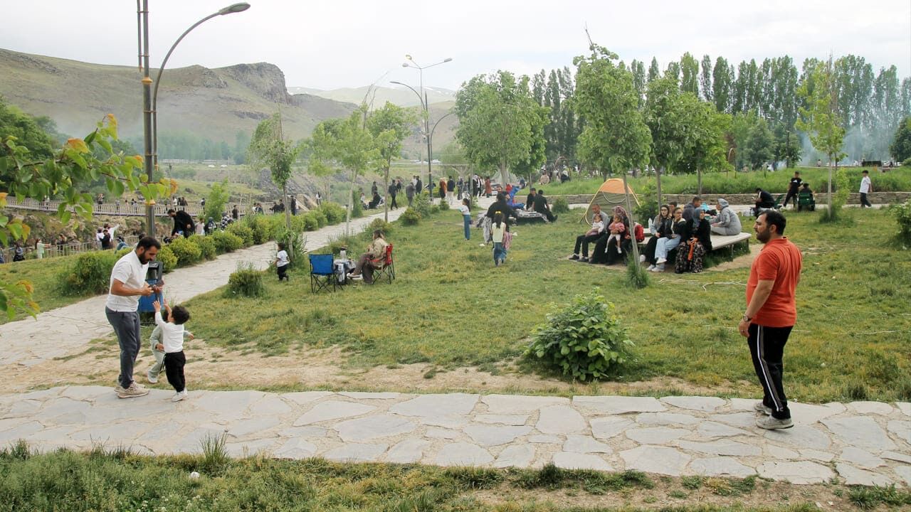 Muradiye Şelalesi’ne Hafta Sonları Yoğun Ilgi (6)