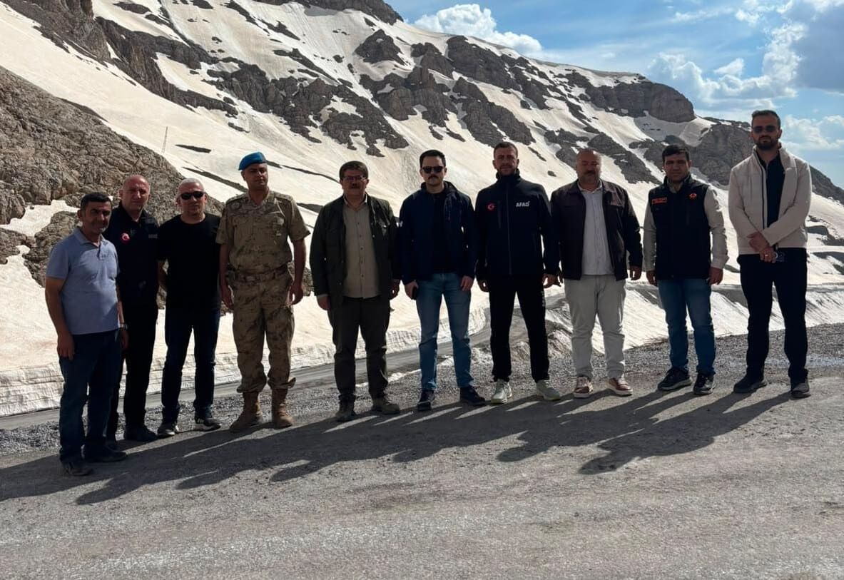 Van Bahçesaray Yolunda Kritik Inceleme! Ulaşıma Açılacak Mı (1)-1