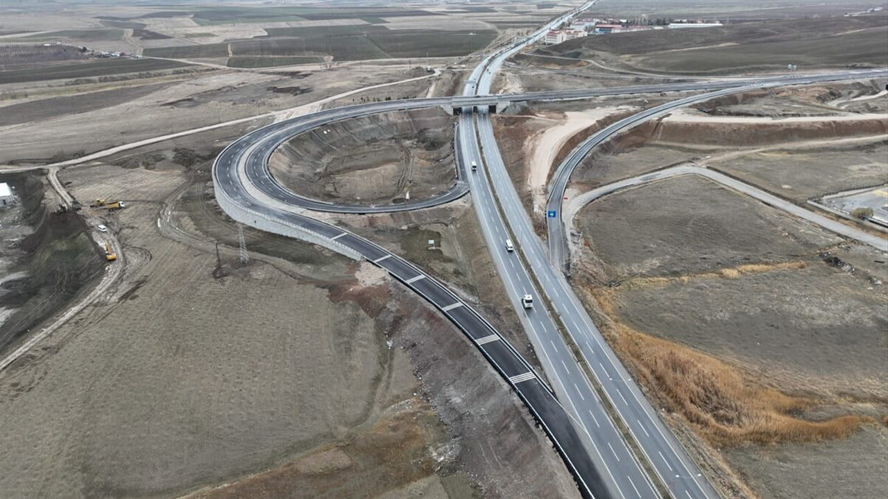 Van Çevre Yolu Çöküyor! Açılışının Üzerinden Bir Yıl Geçmedi (1)