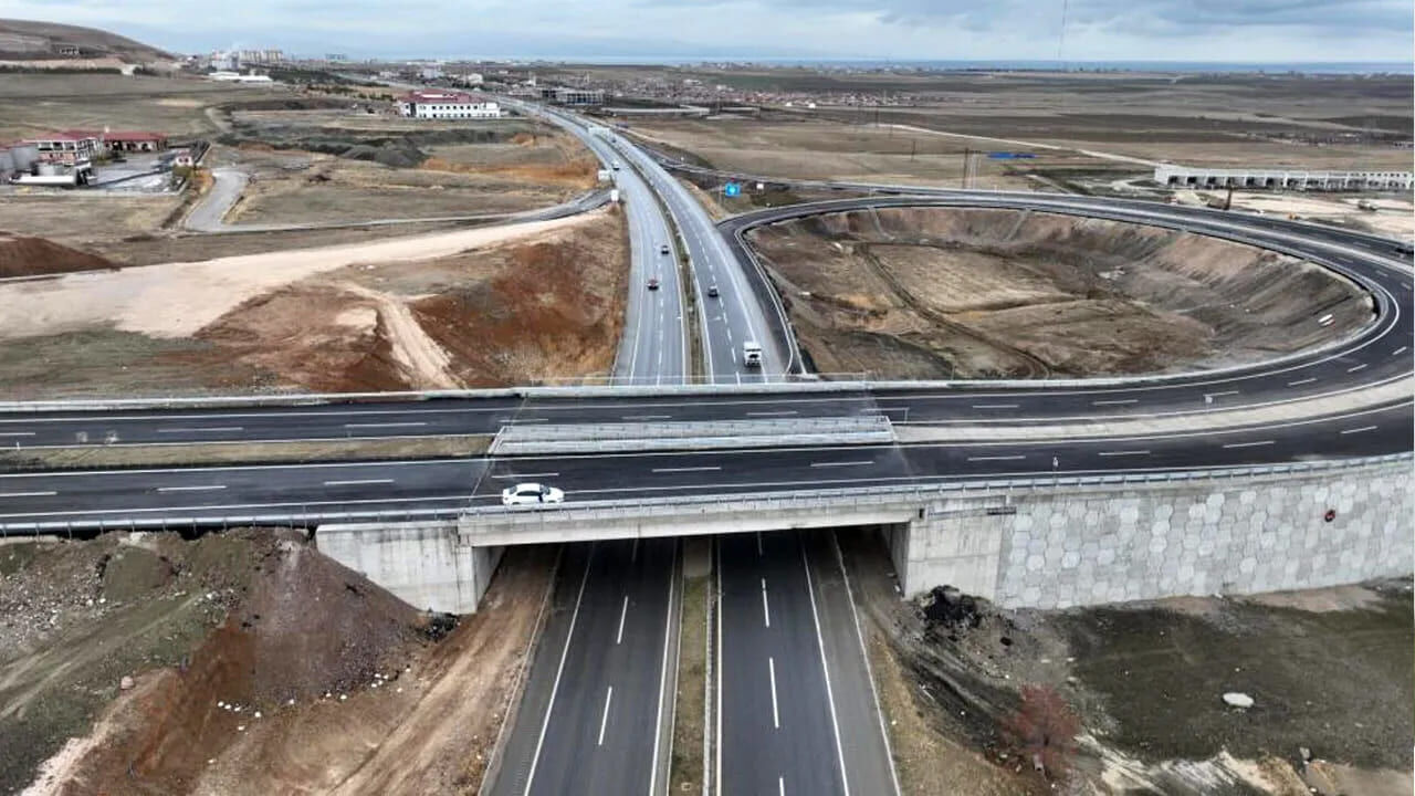 Van Çevre Yolu Çöküyor! Açılışının Üzerinden Bir Yıl Geçmedi (3)