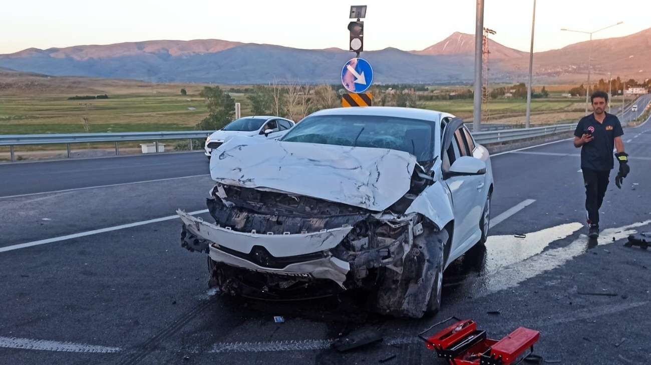 Van Erciş Yolunda Trafik Kazası! Çok Sayıda Yaralı Var...2