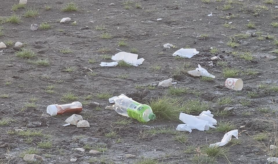 Van Sahil Yolu’nda Manzaraya Gölge Düşüren Kirlilik! (1)